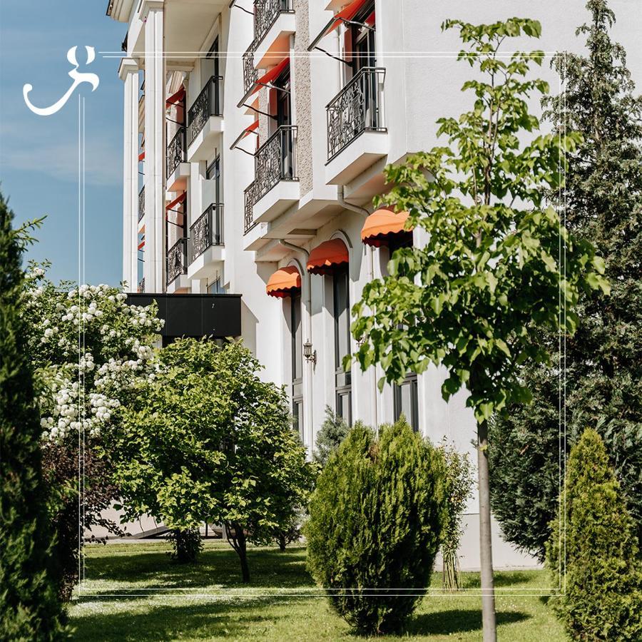 Hotel Garden プリシュティナ エクステリア 写真